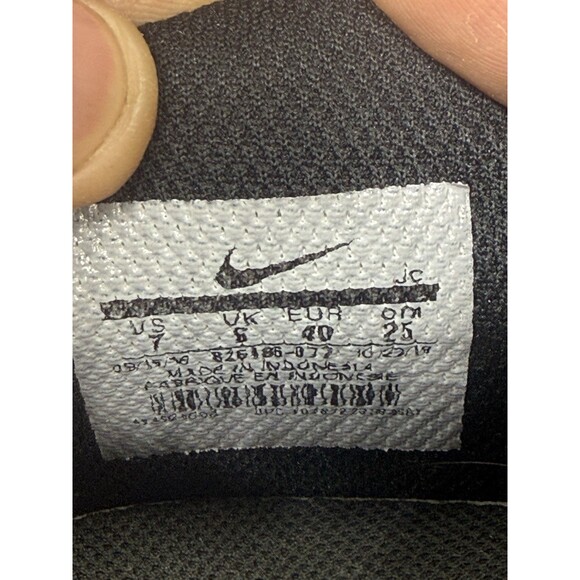 Mens Nike Bomba X Indoor Soccer Shoes 826186-077 Black Gold Mens Size 7 EUC - Picture 7 of 7